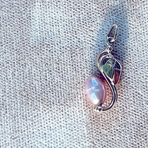 fresh water baroque pearl with a gold leaf pendant